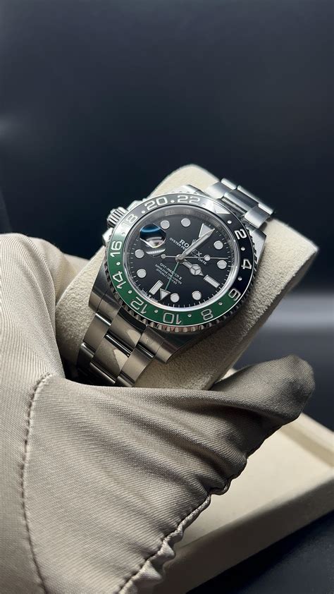 southpaw Rolex green